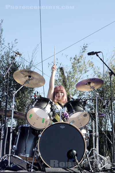 SHONEN KNIFE - 2019-06-01 - NIMES - Paloma - Flamingo - Risa Kawano